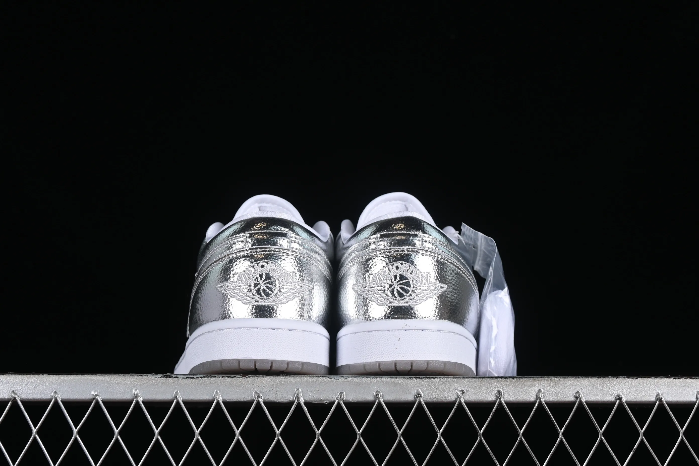 All categories Air Jordan Jordan series basketball shoes Air Jordan 1 Low Air Jordan 1 Low "Metallic Silver" AJ1 Joe 1 gray silver low-top cultural casual sneakers FN5030-001